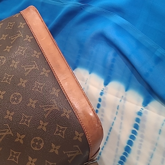 LOUIS VUITTON AUTHENTIC - Picture 8 of 16
